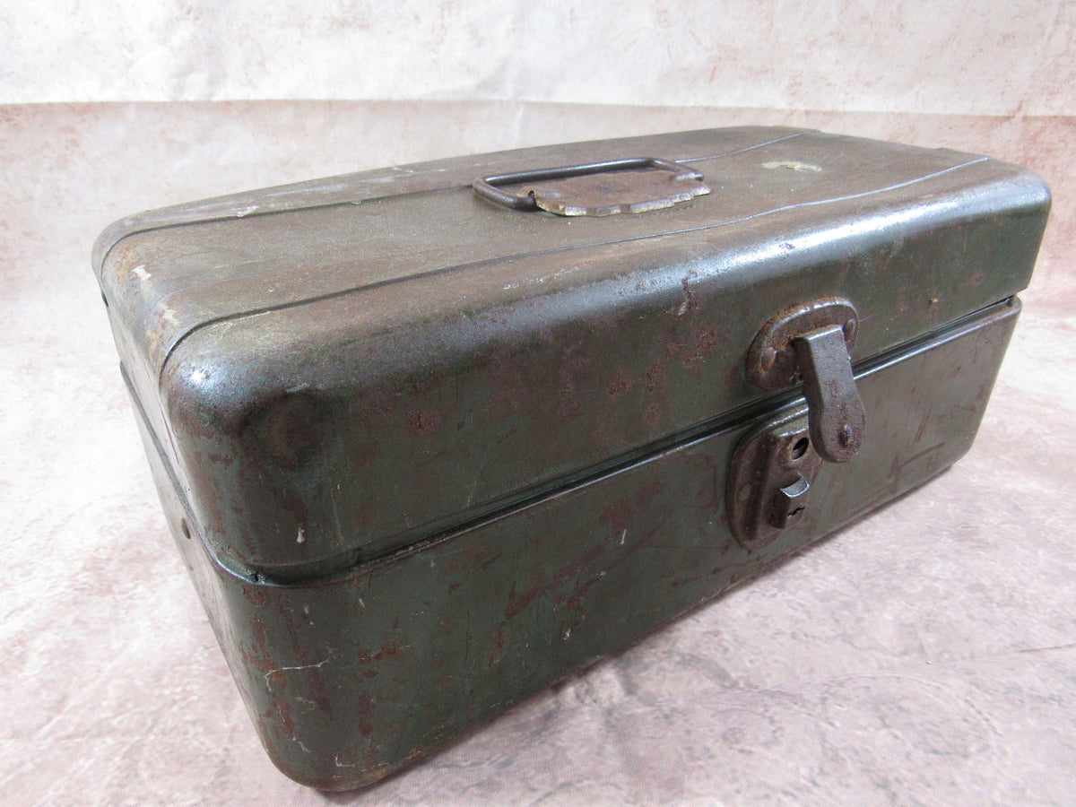 Vintage Preowned Cast Craft Fishing Tackle Box And Tackle, Craft Tackle Box