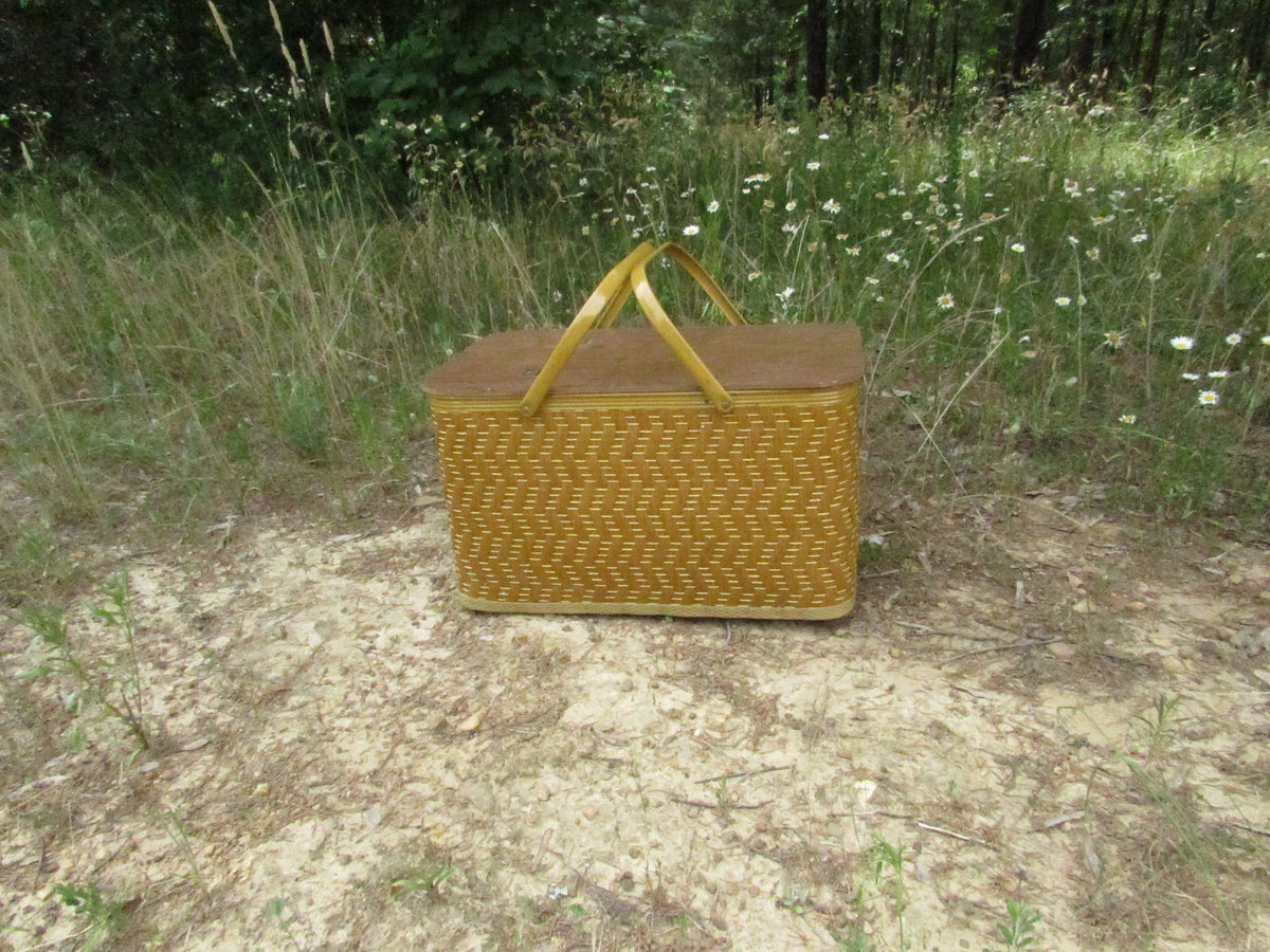 Vintage Red-Man Quality Picnic Basket Wooden W/ Metal store Handles Red Man