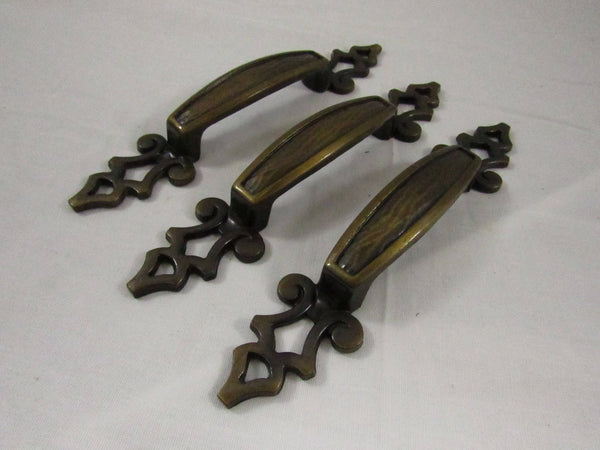 Vintage Drawer Pulls Drawer Handles Antique Gold Furniture Cabinet Har TheFlyingHostess Vintage Drawer Pulls Drawer Handles Antique Gold Furniture Cabinet Har TheFlyingHostess