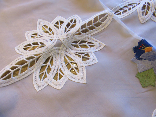 Vintage Battenburg Lace Floral Embroidery Table Runner OR Placemats (3 TheFlyingHostess Vintage Battenburg Lace Floral Embroidery Table Runner OR Placemats (3 TheFlyingHostess