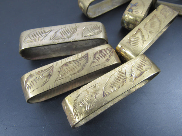 Vintage Engraved Leaf Brass Napkin Rings 1970's Set of 4 India Vintage Patina Finish Tabletop Serving Fall Autumn Table Entertaining