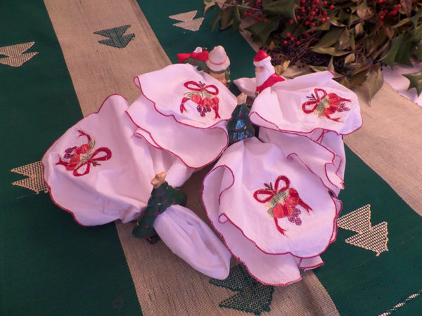 Vintage Holiday Napkin Set of 4 Embroidered