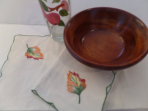 Vintage Embroidered Napkins Set of 4 Autumn Fall Leaf Thanksgiving Tabletop No Stains Scallop Edge